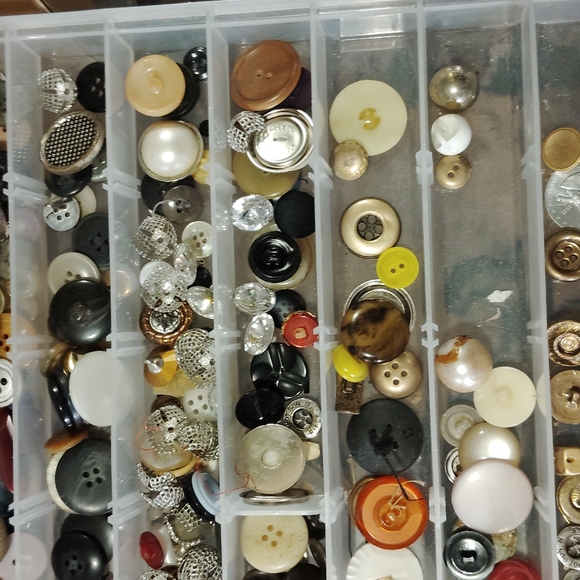 Assorted Button Collection - Picture 13 of 15